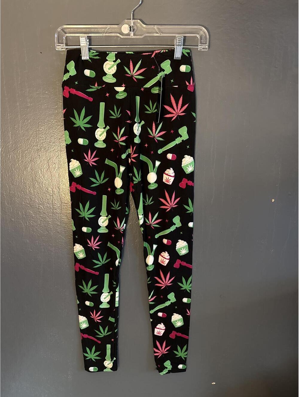 Zinati Women's Black Cannabis Print Yoga Leggings - New with Tags, One Size